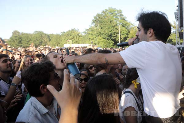 THERAPIE TAXI - 2019-07-04 - HEROUVILLE SAINT CLAIR - Chateau de Beauregard - Scene John - Raphaël Faget-Zaoui